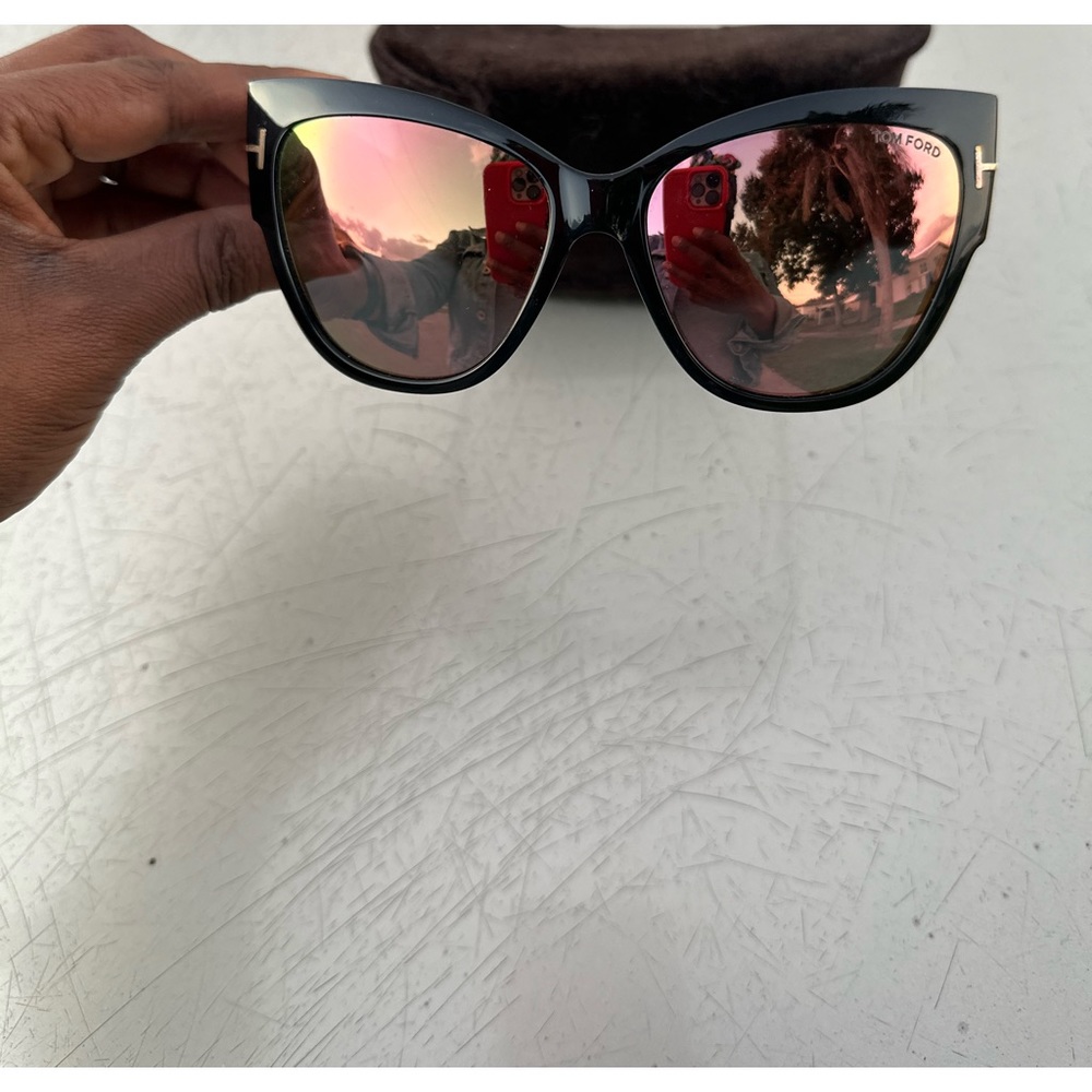 Black sunglasses